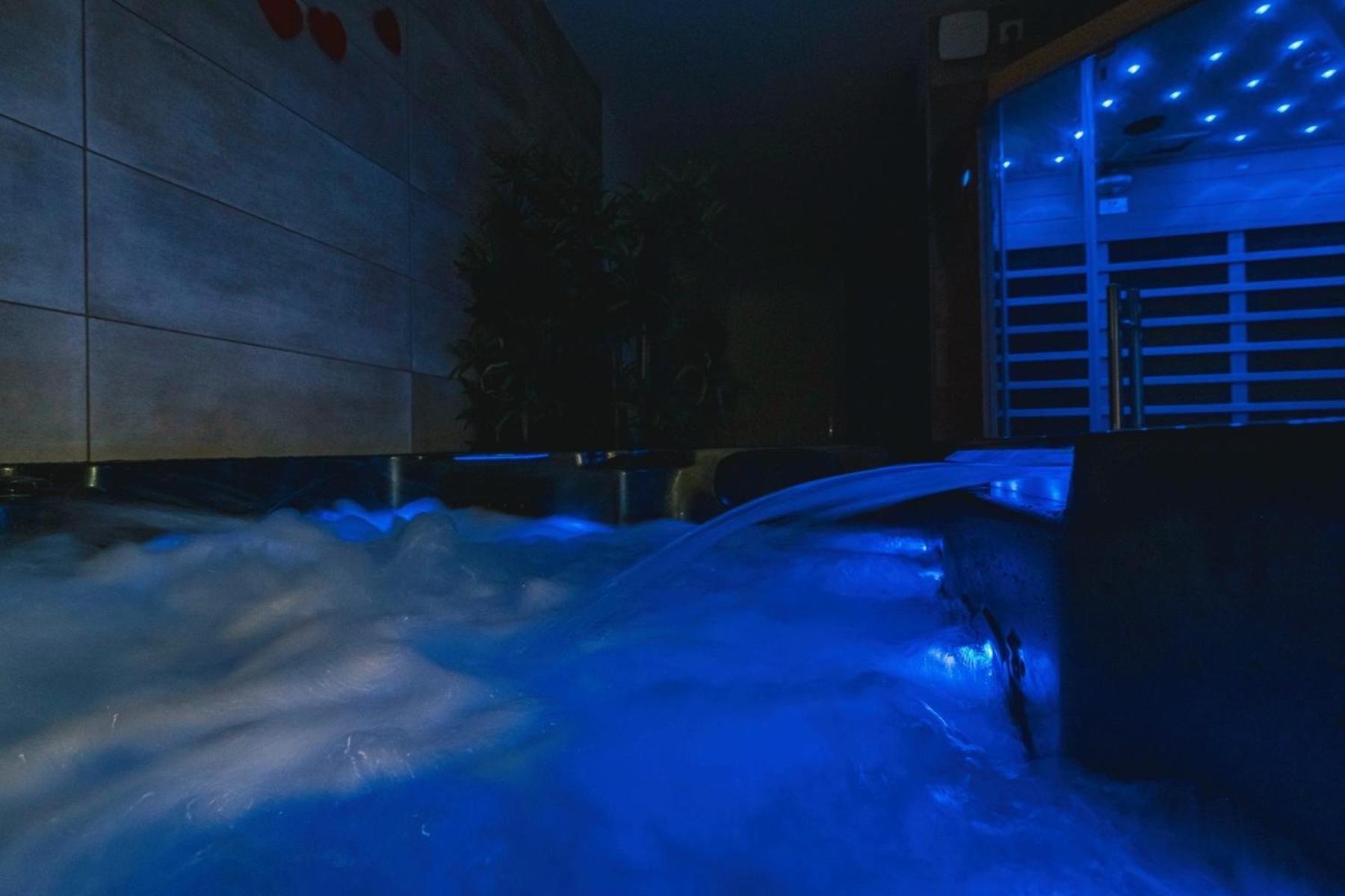 Spa Appartement O Temps Suspendu Reims Centre Sauna Et Jacuzzi Esterno foto