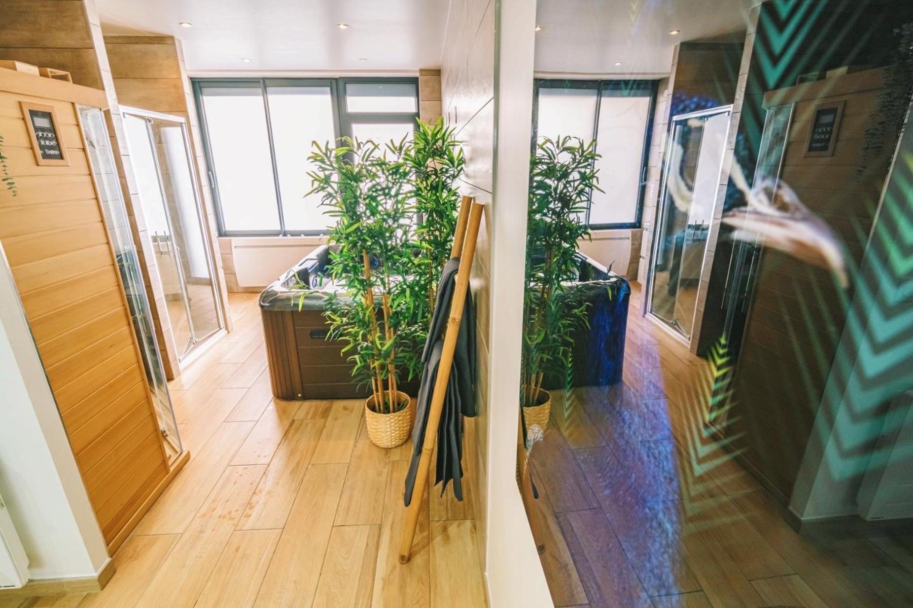 Spa Appartement O Temps Suspendu Reims Centre Sauna Et Jacuzzi Esterno foto