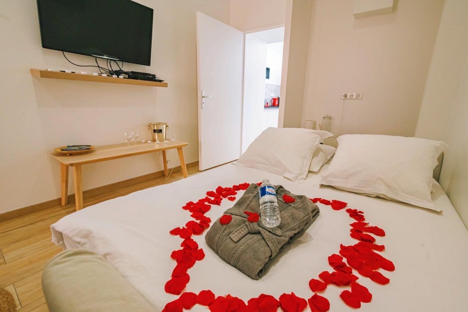 Spa Appartement O Temps Suspendu Reims Centre Sauna Et Jacuzzi Esterno foto